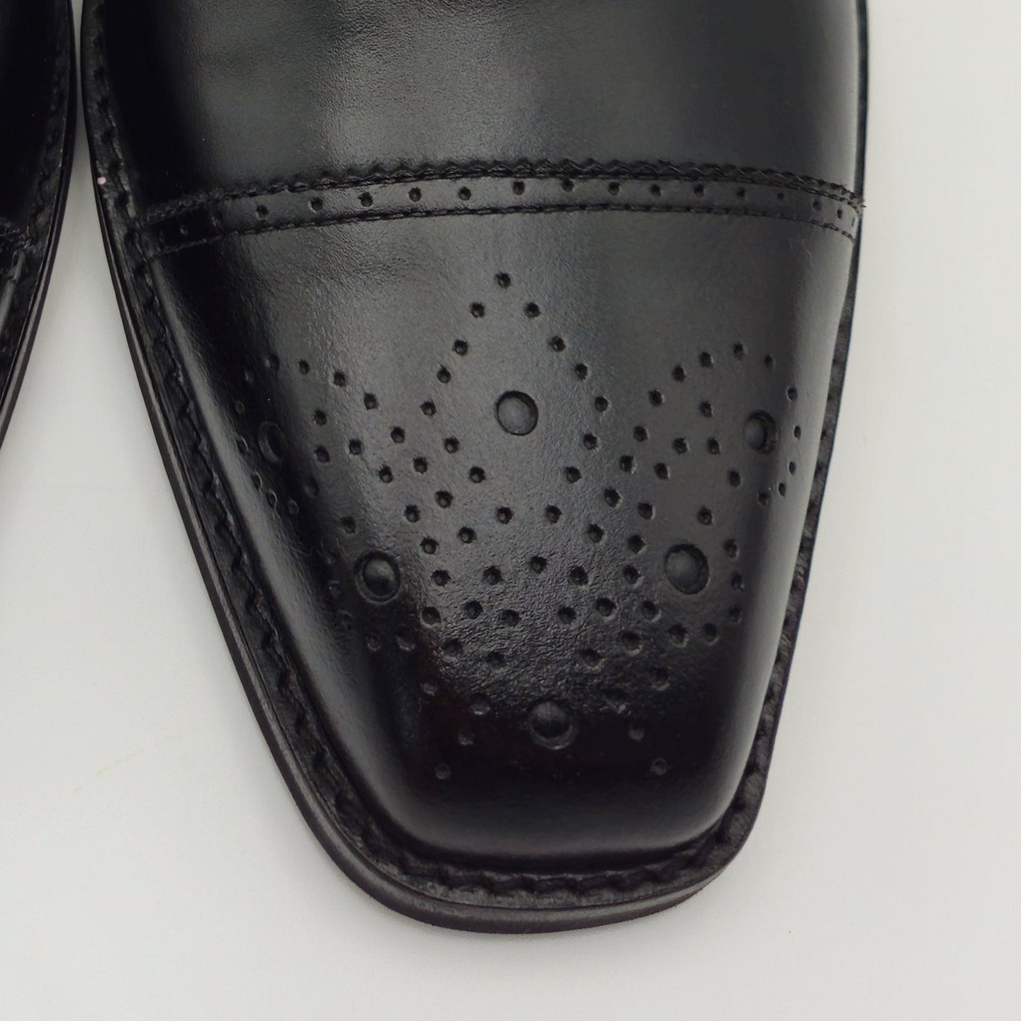 The d295ma Signature Heritage Black Oxford