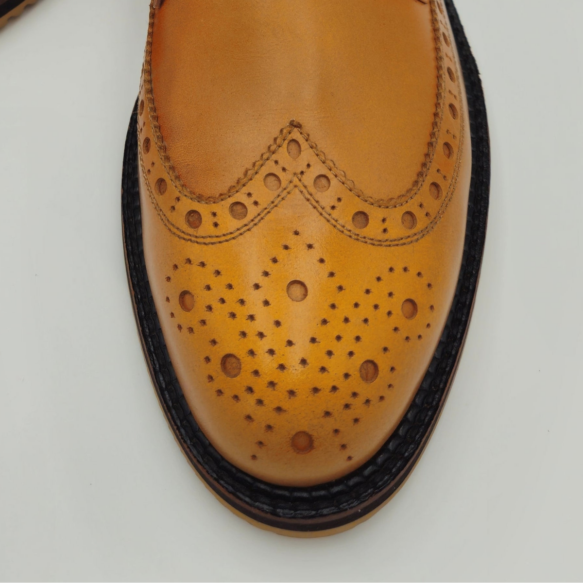 The d29:5 Master Artisan Tan Full-Brogue Derby
