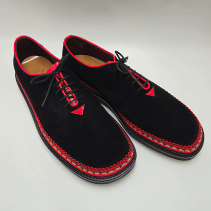 The d295ma Signature Crimson-Trim Derby