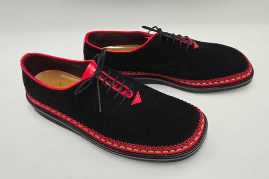 The d295ma Signature Crimson-Trim Derby