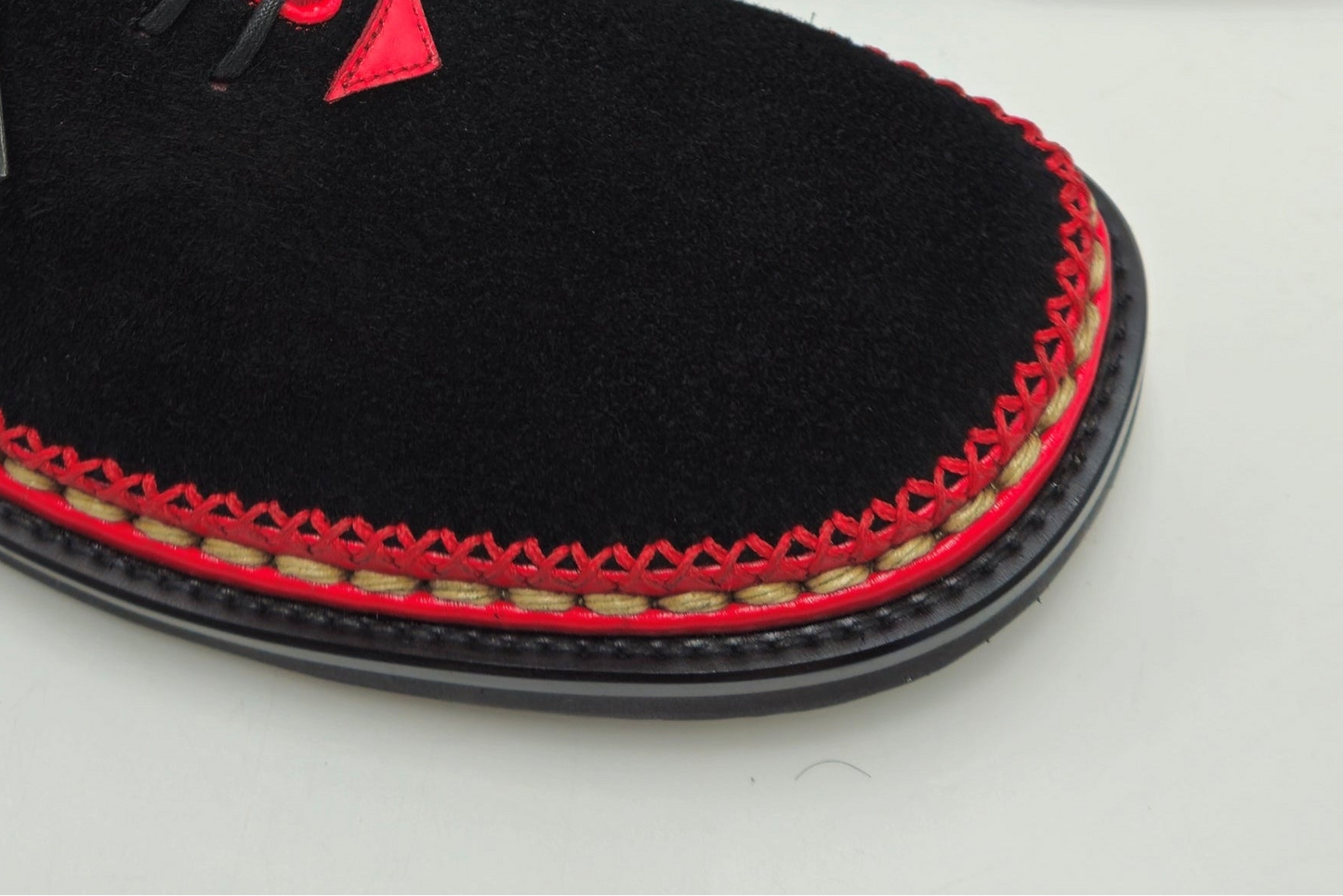 The d295ma Signature Crimson-Trim Derby